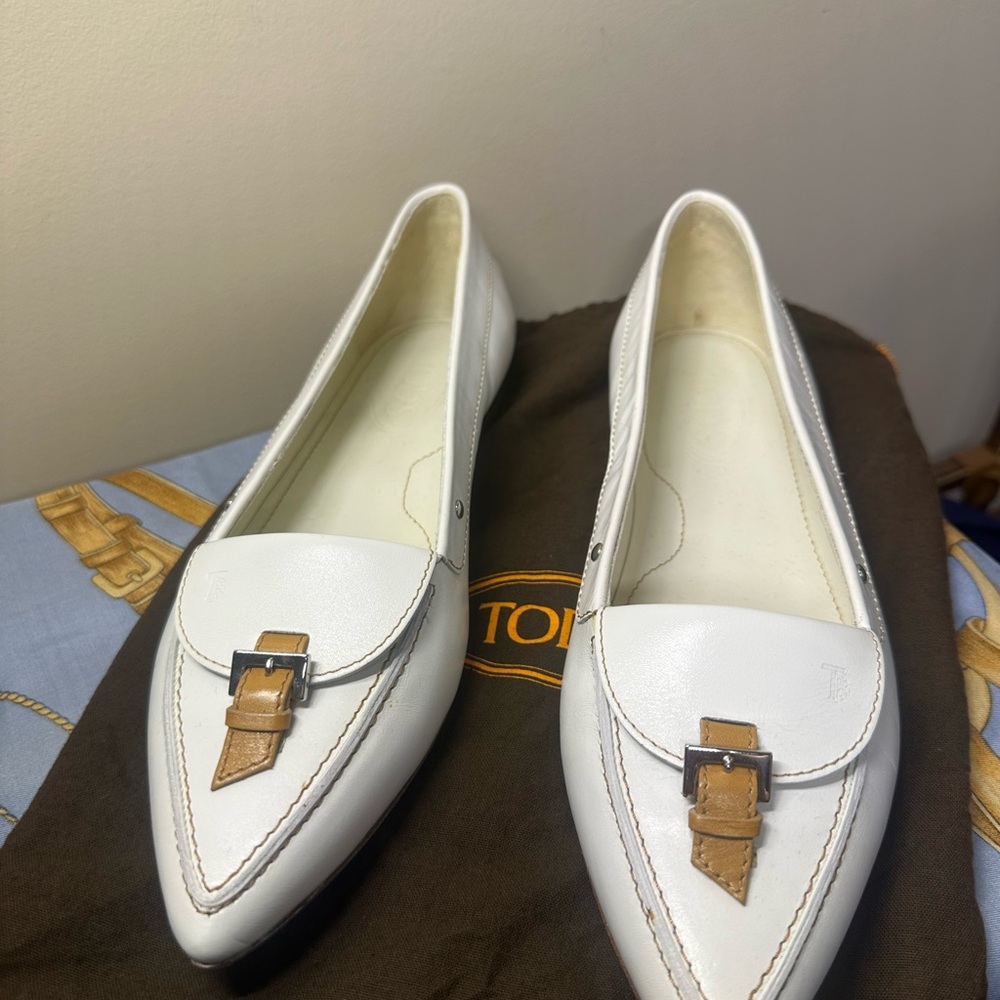 Tods Women's White and Tan Loafers